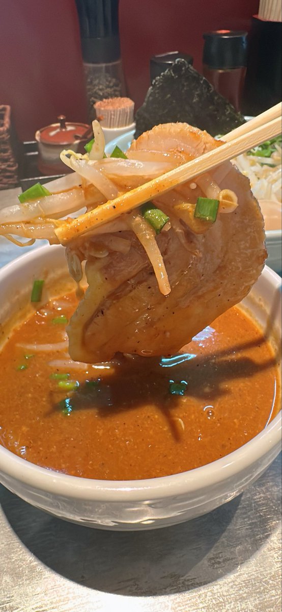 Magata27559's tweet photo. #2026年262杯目
#麺やまらぁ
#特製濃厚味噌つけ麺初挑戦
#八丁味噌ベースに５種の味噌
#バラと肩ロースも秀逸
#冷たく締められたツヤツヤ太麺
#京都丹波産こだわり味玉
#何食っても美味い
#人形町ラーメン
#今年最多訪問店 https://t.co/CtXhRVFRRc
