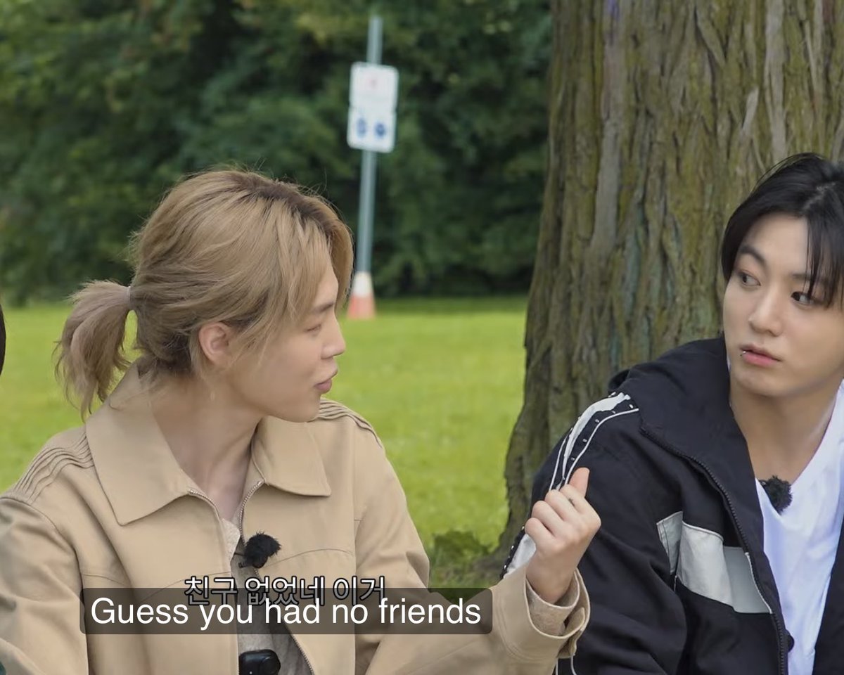 servcuntmin's tweet photo. “i never played dropped the handkerchief” “guess you had no friends” “he ranked 1# in school” “he must have been homeschooled” jimin is damn quick witted omg 😭😭😭😭 https://t.co/VnoUHAMAzL