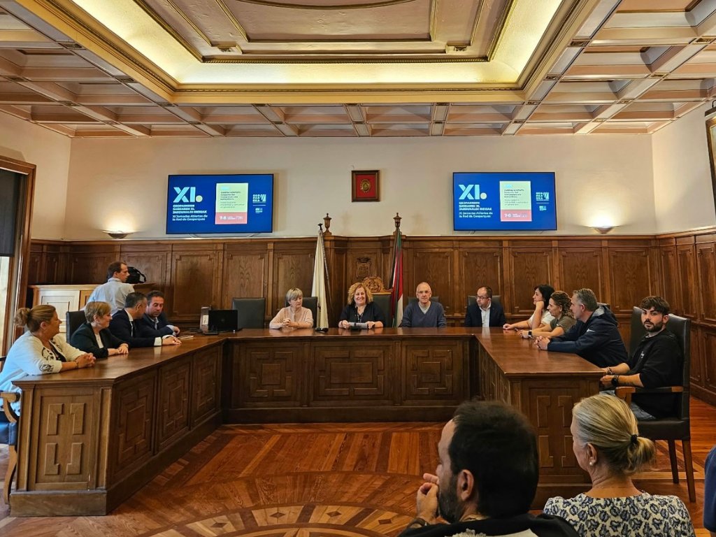 DebakoUdala's tweet photo. 🌍 Debak Estatuko zortzi geoparketako alkate eta ordezkariak hartu ditu gaur.

🤝 La recepción se ha celebrado en la antesala de las XI Jornadas Abiertas de la Red Española de Geoparques.

Albistea 👉 https://t.co/B0JogzrlQv

Noticia 👉 https://t.co/EvzTPObPP9

#deba #debakoudala https://t.co/9UToVbkKcA