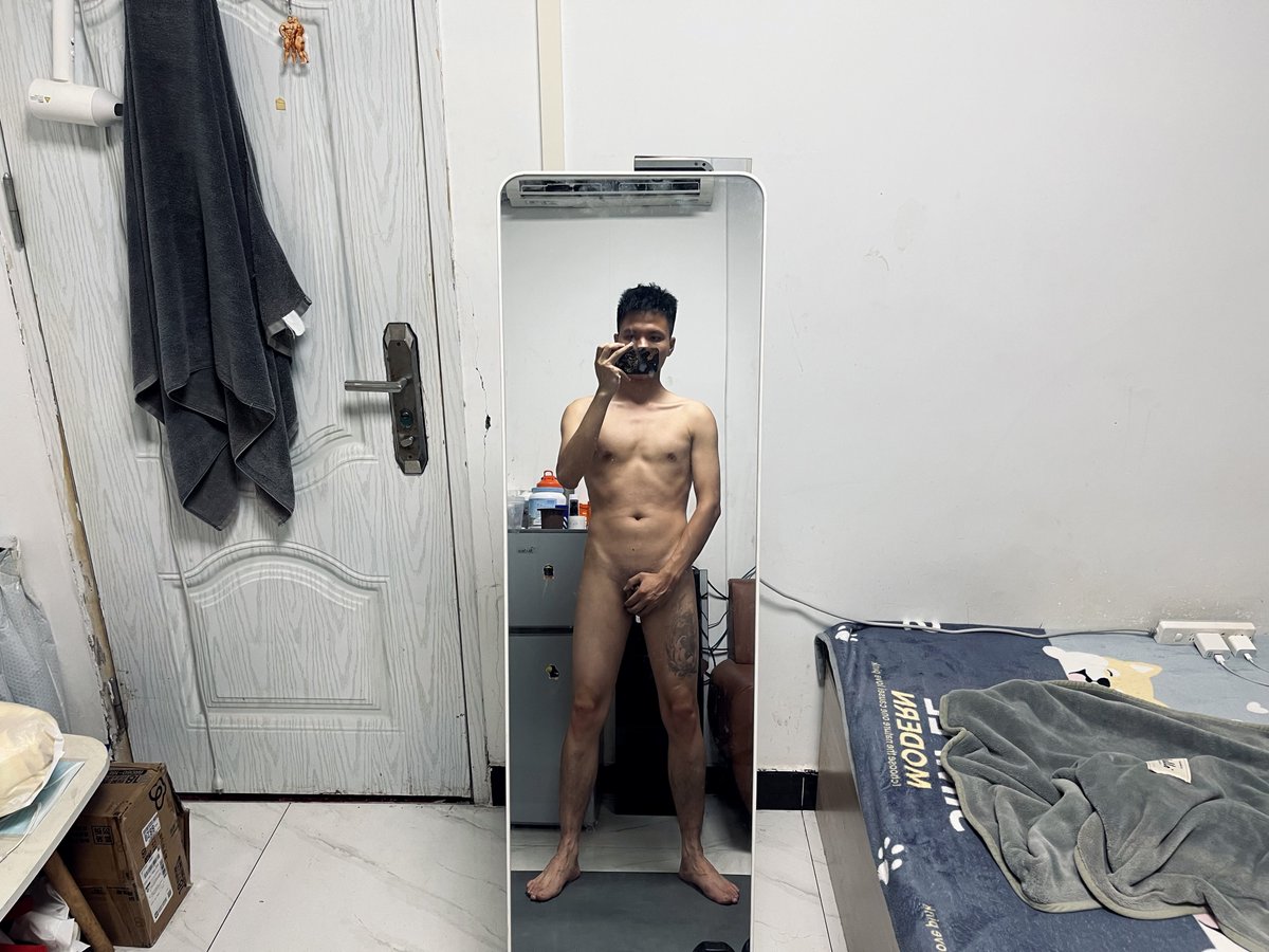 ____xiugou's tweet photo. 怎么一觉醒来就到6号了..
#内裤 #熊猴 #居家健身 https://t.co/0AYVhYzZVF