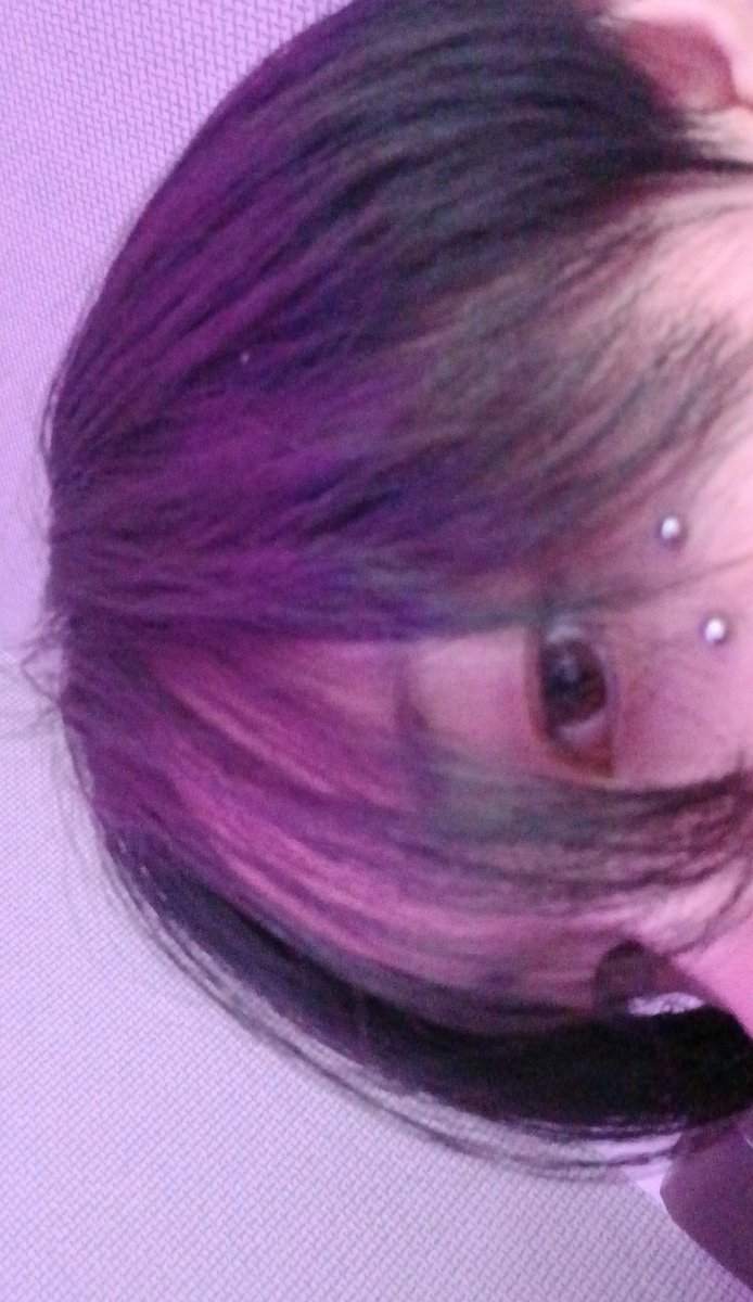 selfsh__1's tweet photo. 어케 손도 이쁘고 귀엽지..
잡고 있는 거: 내 목아지 https://t.co/NuqAK54L48