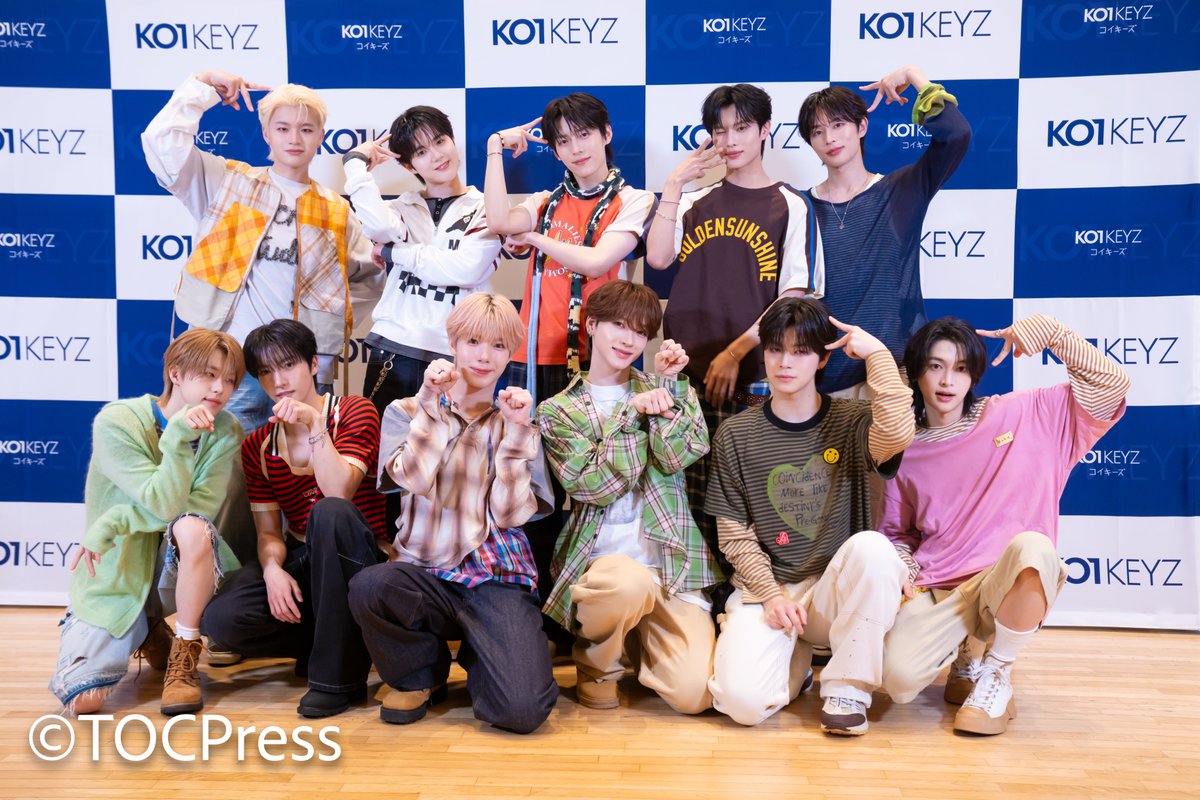 TOC_press's tweet photo. 本日10月6日に東京都内でKO1KEYZのショーケースイベント「KO1KEYZ DEBUT SHOWCASE」が開催されました🙌✨

まずはフォトセッションの速報１枚📷
詳しいレポは後ほど…✒️

明日10月7日にシングル「KO1KEYZ」で日韓同時デビューです🎊

@KO1KEYZofficial #KO1KEYZ #コイキーズ https://t.co/WFbg8dHszP