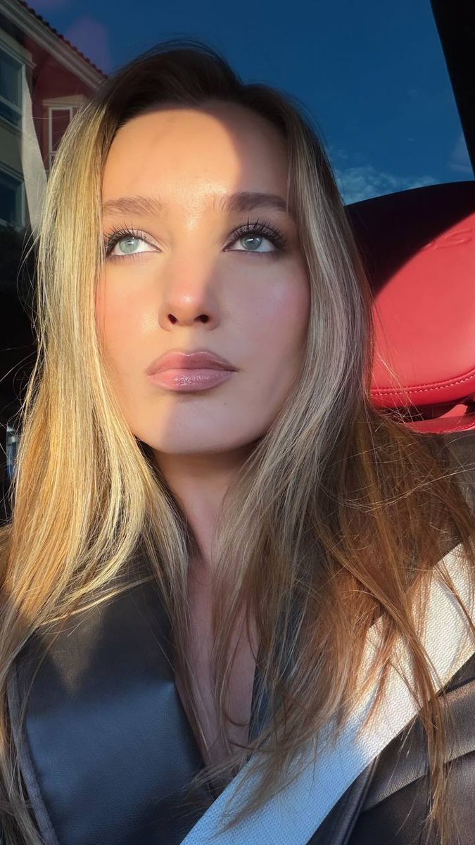 Jennifer00ko0's tweet photo. There is always a glimmer of light that happens to fall right into your line of sight as you move forward🥰 https://t.co/k6llFKK9AM