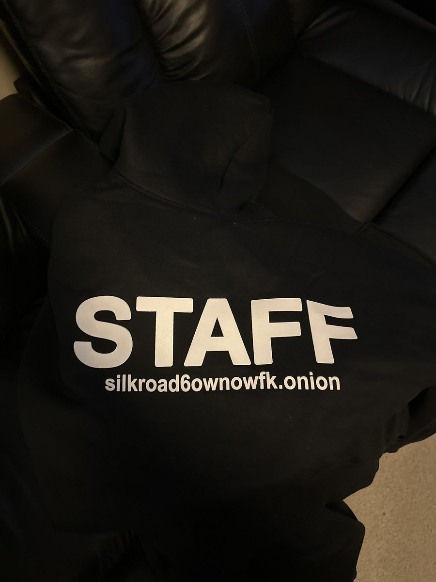 r2pair's tweet photo. new hoodie just arrived https://t.co/d2Jhxbl2zK