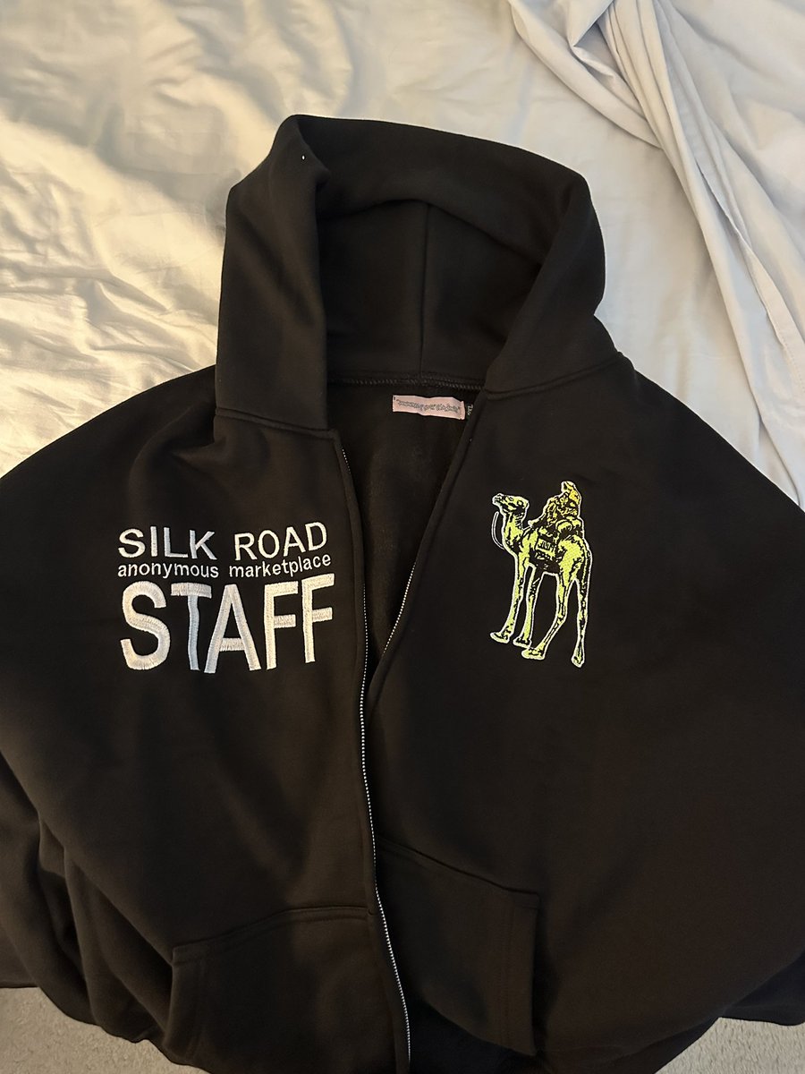 r2pair's tweet photo. new hoodie just arrived https://t.co/d2Jhxbl2zK