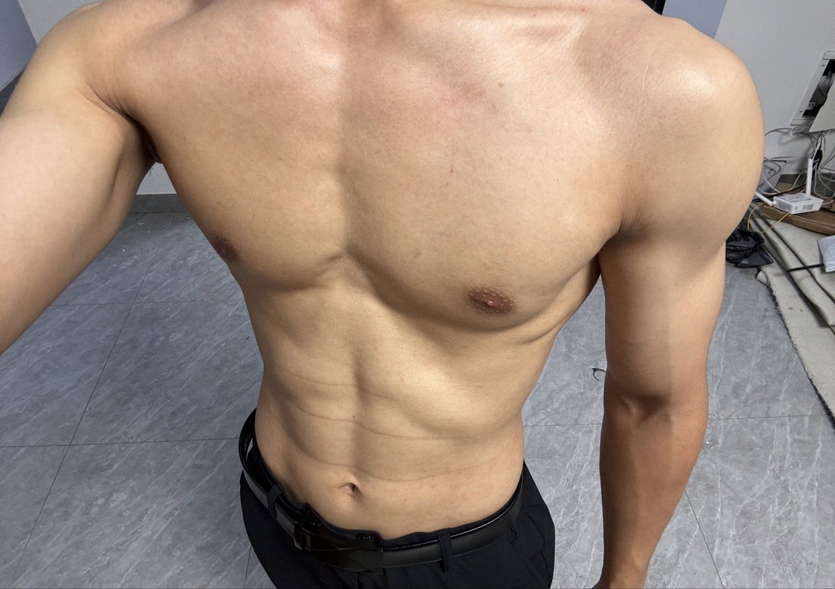 Jason08110722's tweet photo. 好像不发照片就没人理我👉👈
#薄肌 #腹肌 #直男 https://t.co/UAOd2XfPR9