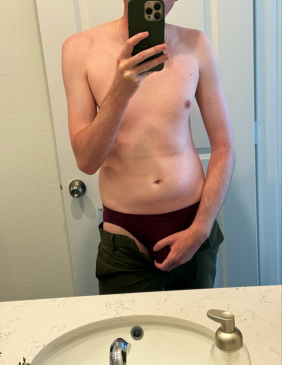 hornymormon29's tweet photo. I must say I do love these #briefs I got on Amazon. #bulge https://t.co/xYDAzoR46k
