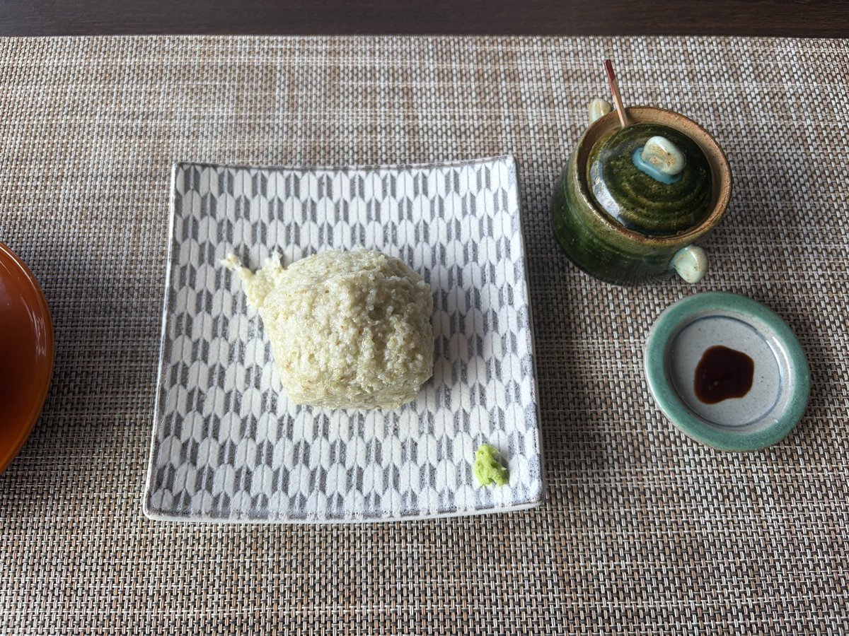 ume5515nya's tweet photo. すっかり秋の空。
蕎麦前の蕎麦がきとそのあとの濃ゆい蕎麦湯は余韻がすごい。
蕎麦粉だけの石窯焼きピッツァはミニサイズです。 https://t.co/Ojxr9qgbma