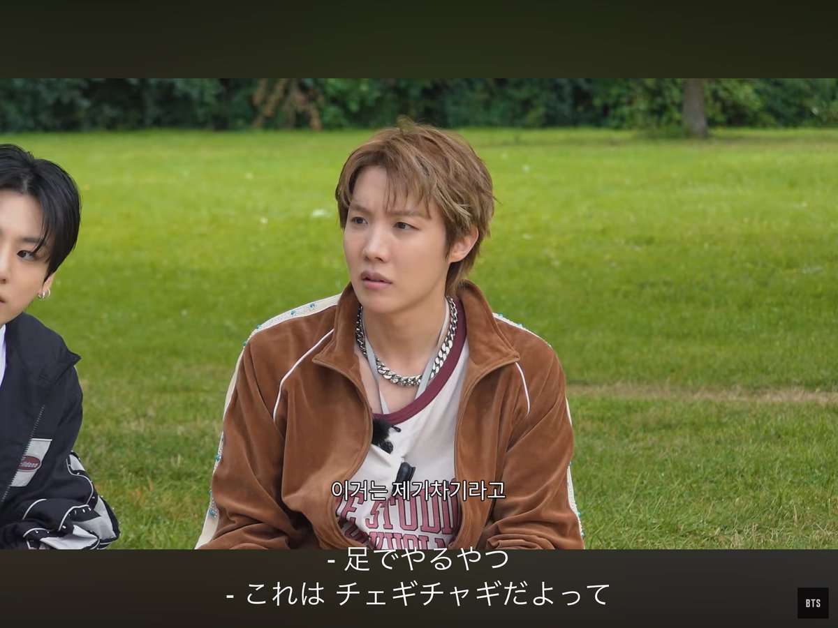 Nii20220123's tweet photo. 遠足中にゲームの説明聞いてるとは思えない深刻そうな顔で笑った https://t.co/dnEMikW6Zu