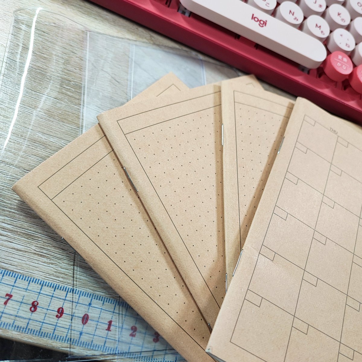 xnekorux's tweet photo. 無印のノートと透明のカバー（ほぼ日手帳）買いました٩(｡˃ ᵕ ˂ )و♪あとでノートはデコります⸜(*´ᗜ`*)⸝ https://t.co/AJpyvV8zZa