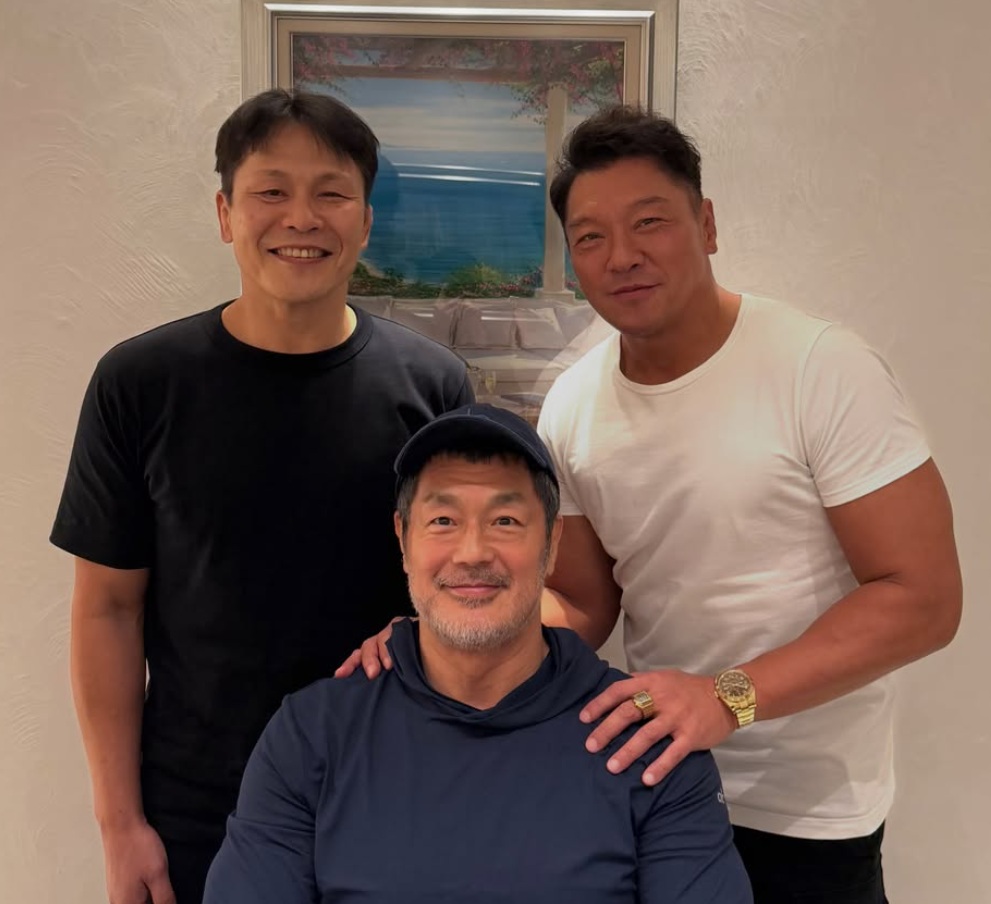 kakutolog's tweet photo. （髙田延彦がInstagram更新）

田村、亘と久しぶりの美味い飯会🍚🍺
結果、皆んな元気でグッタイムね⏰
お互い身体に気をつけて、年が明けたらまたやろう🤞
🔗https://t.co/4X9eJH3B8M

#田村潔司 #髙田延彦 #坂田亘 https://t.co/t8sLImeF1r