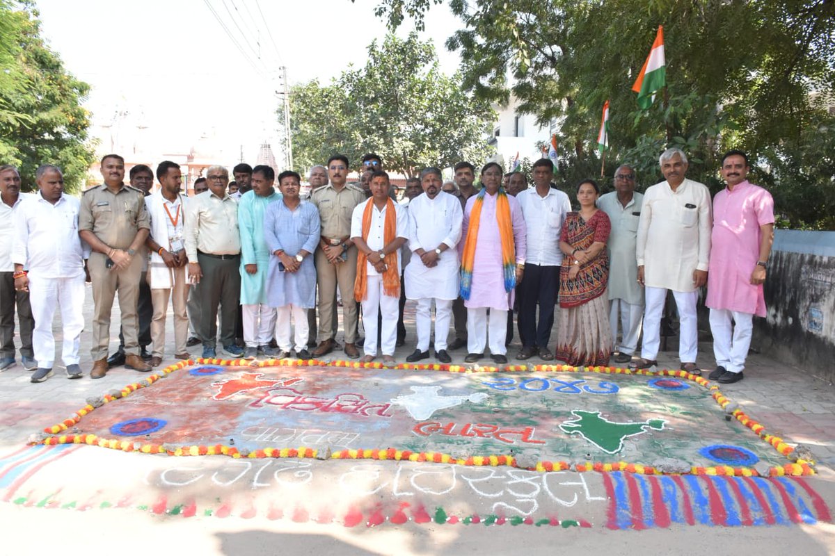 airnews_abad's tweet photo. #Gujarat #SabarKantha #SevaSankalpAbhiyaan #Plantaion #SaveEnvironment
ઇડરના ઉમેદગઢ ખાતે કેબિનેટ મંત્રી નરેશ પટેલે વારાણસીથી વડનગરની બાઈક યાત્રાનું ભવ્ય સ્વાગત કર્યું
મંત્રી અને મહાનુભાવોએ વૃક્ષારોપણ કરી પર્યાવરણ જાગૃતિનો સંદેશો આપ્યો
#AIRPics : યોગેશ સથવારા https://t.co/l3tBmsxSbT