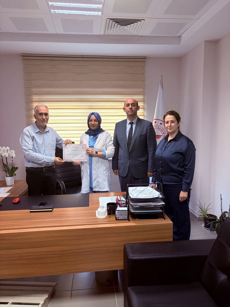 PinarhisarDhs's tweet photo. Hastane yönetimimiz tarafından, hastanemizde hizmet vermekte olan  Uzm. Dr. Badel ERĞİN’e göstermiş olduğu özverili çalışmalar ve kurumumuza sağladığı değerli katkılardan dolayı teşekkür belgesi takdim edilmiştir. https://t.co/wojbMrC0WK