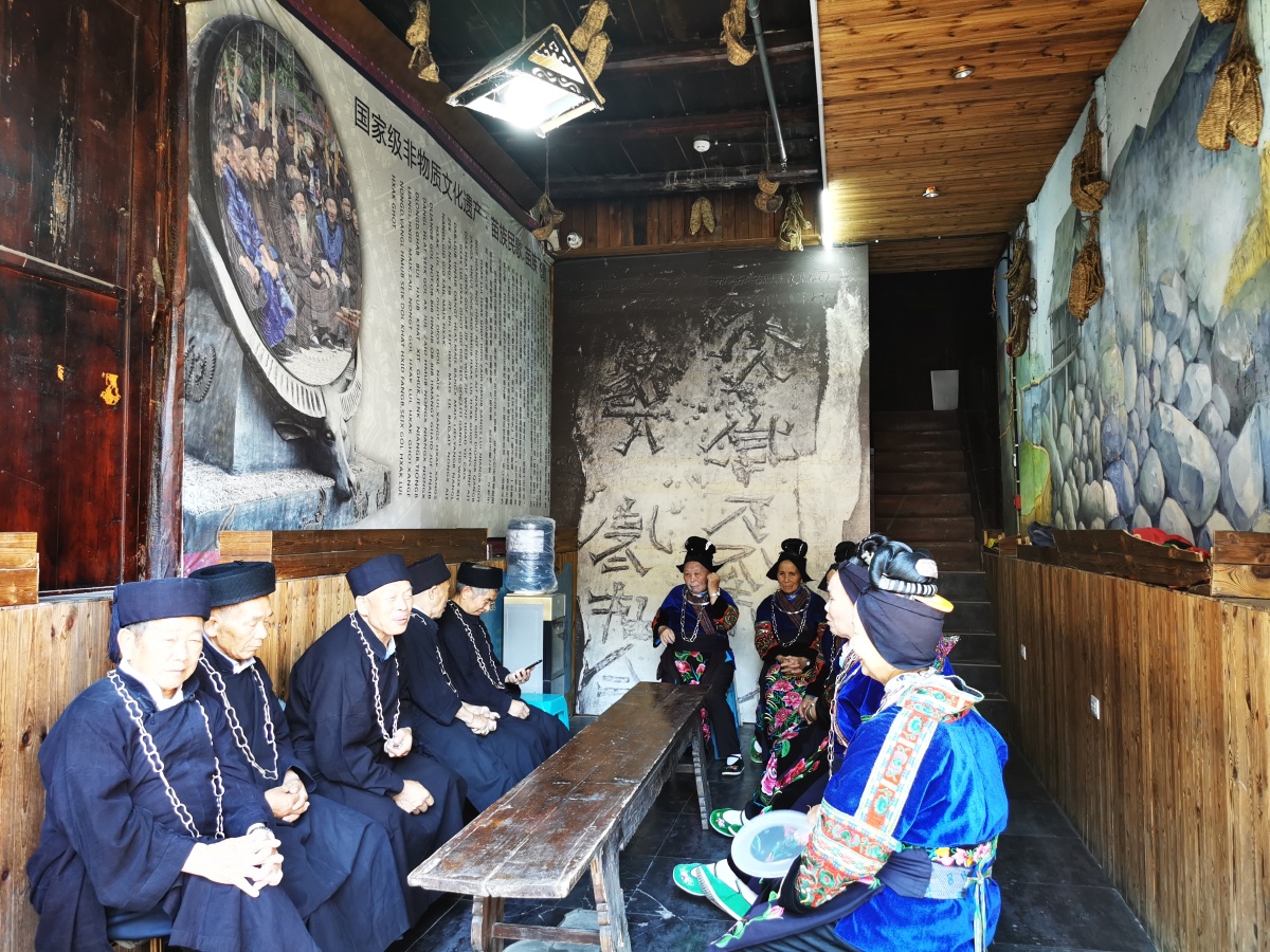 ldanieloss's tweet photo. I met Lu Jiaping, Ping Tong, and Ren Gui at the cultural fair today, chatting about traditional art with them. https://t.co/wO8q1QN8GX