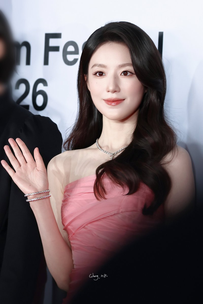 Ccheng_H8's tweet photo. ⁠261006
💗
#SHUHUAXBIFF2026⁠
#오래오래행복하게_부국제_슈화
#슈화 #SHUHUA #舒華
#아이들 #idle https://t.co/ZdIjwJqPji