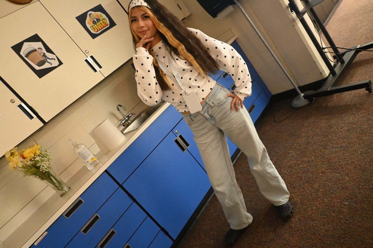 schlaglemedia's tweet photo. Spirit Week got a little β¨confusingβ¨, but we understood the assignment! Let's see how people are twinning today! #digitalstallions #schlagleunited #stallionpride https://t.co/R9VIKFJaHn