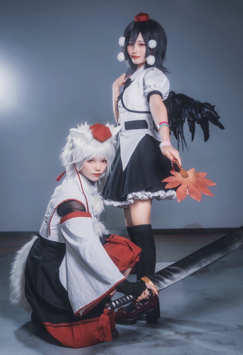 YOYOrogerXX's tweet photo. 東方Project：射命丸文

犬走椛@mirumiru2500 
📸@chapat2u 

#秋季例大祭13 https://t.co/2gcsyYdxBY