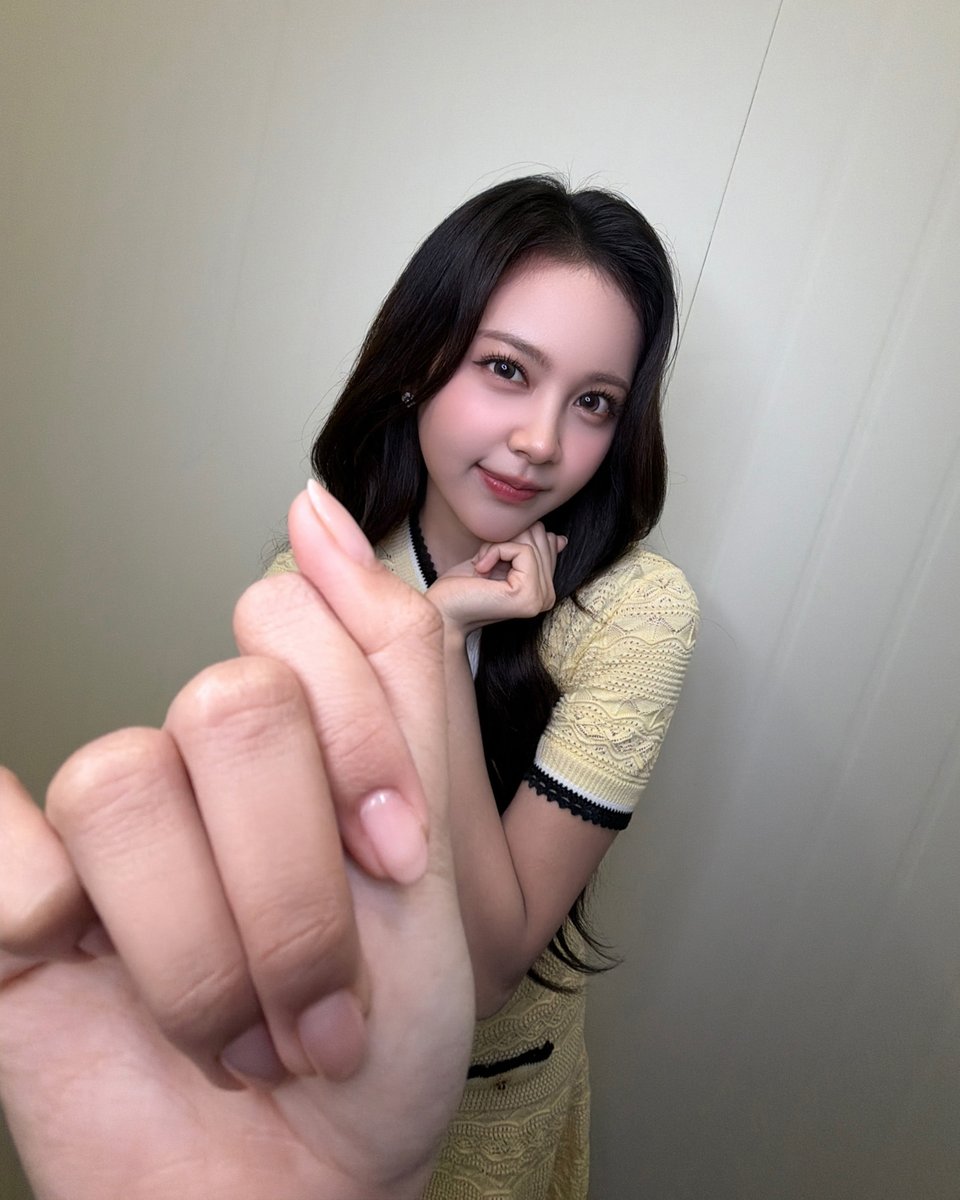 Hearts2Hearts's tweet photo. 르멘핑 잘 부탁해💛

#Hearts2Hearts #하츠투하츠 #H2H
#CARMEN #카르멘
#아이돌스테이블 #IDOLSTABLE https://t.co/PNFVuvEp6c
