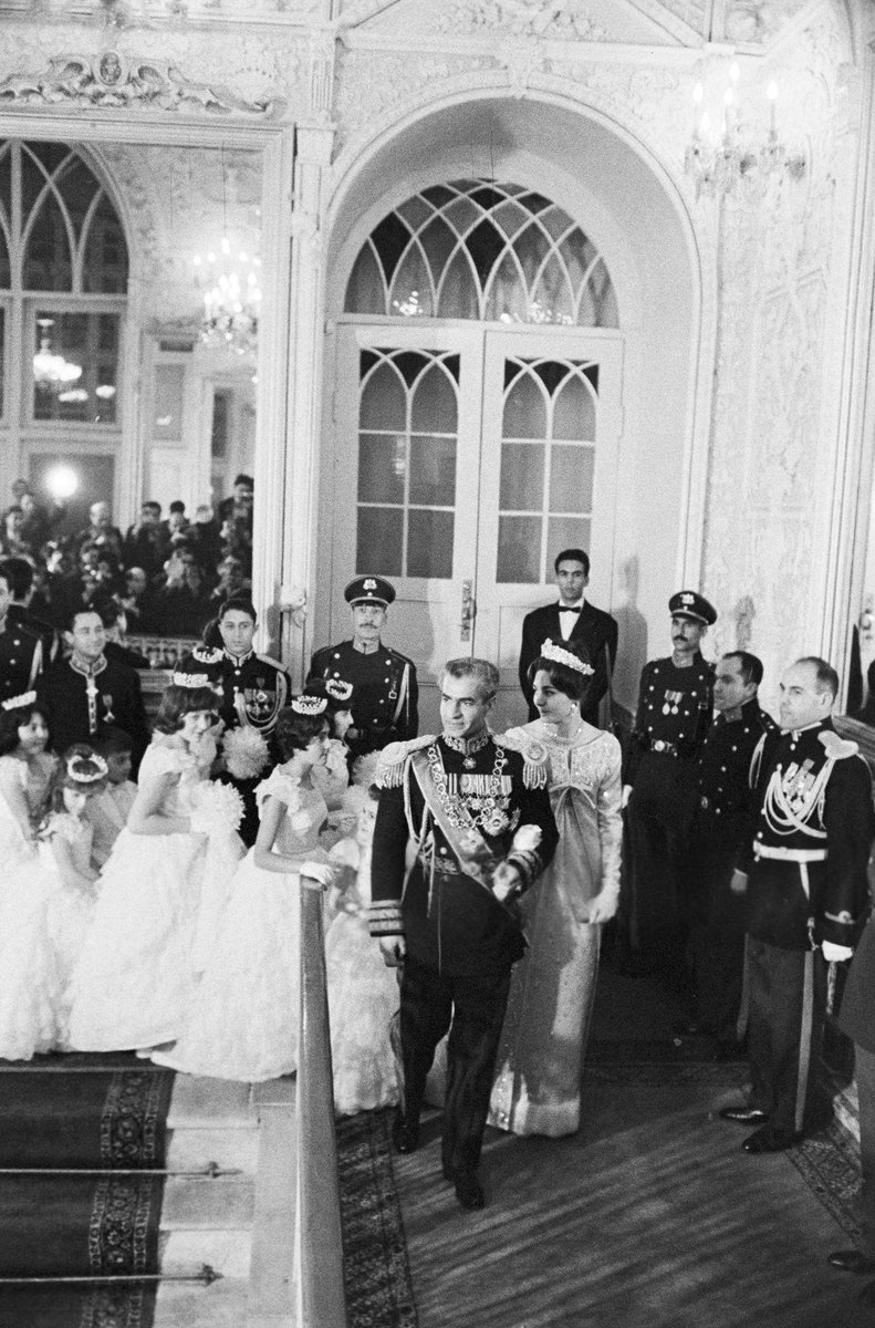 iran_krd's tweet photo. پهلوی باور به آزادی و توسعه و رفاهه 

#KingRezaPahlavi https://t.co/T8ErEXz3KO