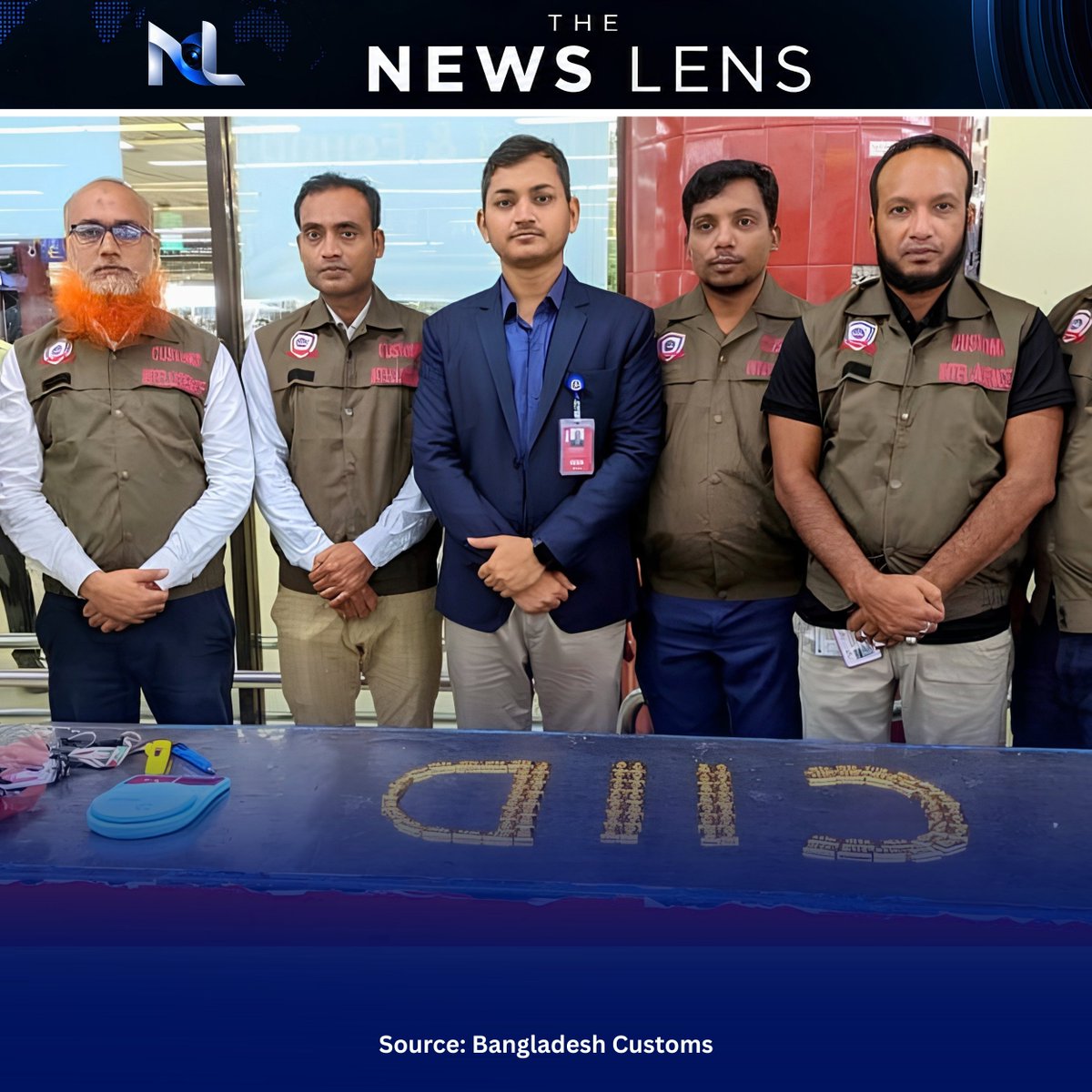 thenewslens24's tweet photo. 🇧🇩 Gold worth Tk 16.25 crore ($1.3M) was seized from the shoes of two Emirates crew members at Dhaka’s Shahjalal International Airport.

Authorities recovered 80 gold bars weighing 9.34kg.

Source: Bangladesh Customs

#Bangladesh #GoldSmuggling #JMCOnlineMojo @MoJoJamil https://t.co/VPIPSXBQO2