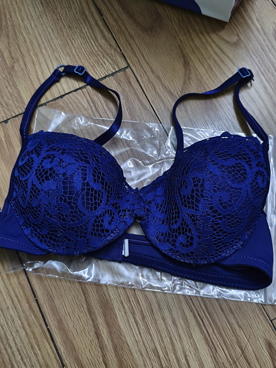 hlnsmy00's tweet photo. Post #3

Seller: @prettymialee
Age: N/A
Price: good
Rating: 10/10
My Review : I love office ladies. Especially her smell is mix of slight sweat and body odor, the smell of her bra &amp; squirt is so addicting made me hard instantly. Definitely highly recommended !! https://t.co/yFte8EIoOi