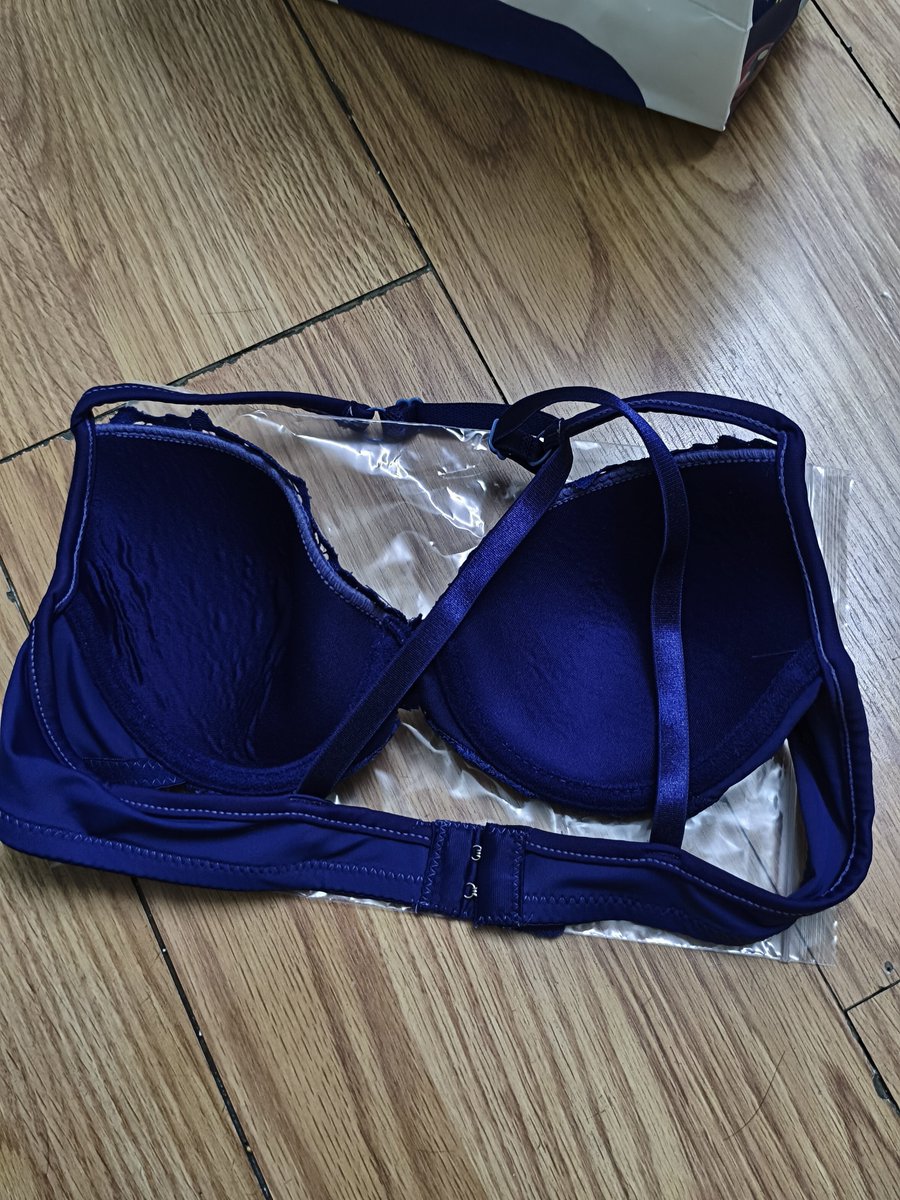 hlnsmy00's tweet photo. Post #3

Seller: @prettymialee
Age: N/A
Price: good
Rating: 10/10
My Review : I love office ladies. Especially her smell is mix of slight sweat and body odor, the smell of her bra &amp; squirt is so addicting made me hard instantly. Definitely highly recommended !! https://t.co/yFte8EIoOi