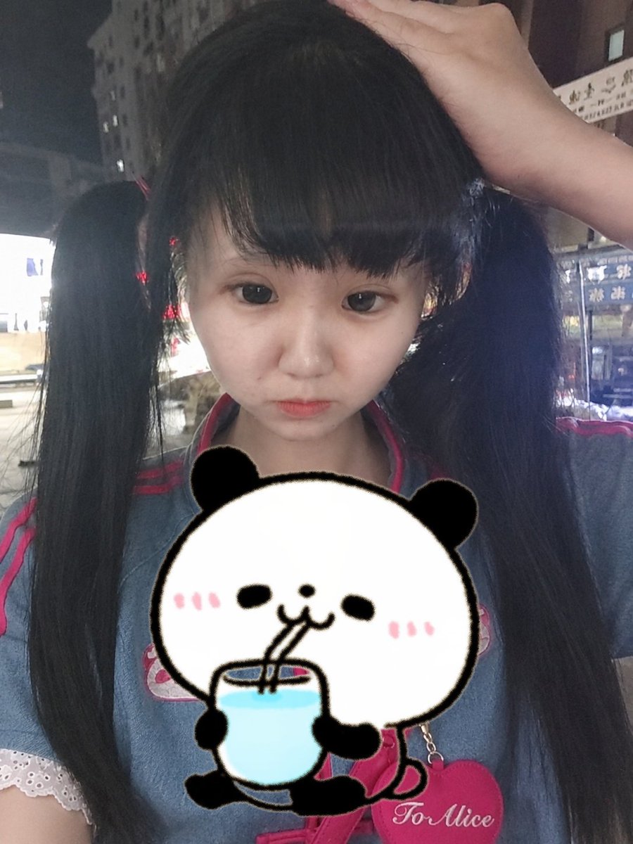 caimaoguoren's tweet photo. 幸福和你的脖子我都要紧紧握住 https://t.co/Qhs97icAqo
