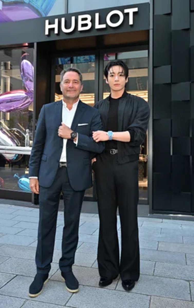 oshiraku's tweet photo. 📍推し楽 ニュース💌

BTS・ジョングク、スカイブルーの腕時計で「ウブロ銀座ブティック」を初訪問

詳細はこちら👉https://t.co/PhfpB6qgdt

#Hublot #JungKook https://t.co/mzWgVJtIel