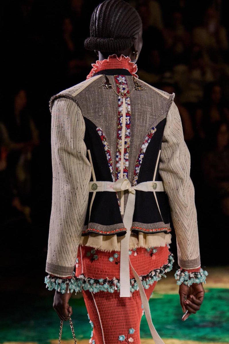 dearvotion's tweet photo. One of the defining qualities about Blazy’s work is his penchant for craft signaling. I adore this inside-out situation mimicking the underlying anatomy of tailored outerwear. Surely such approach to deconstruction isn’t isolated, I just wouldn’t expect it at a house like Chanel https://t.co/3EjB0zF3Yg