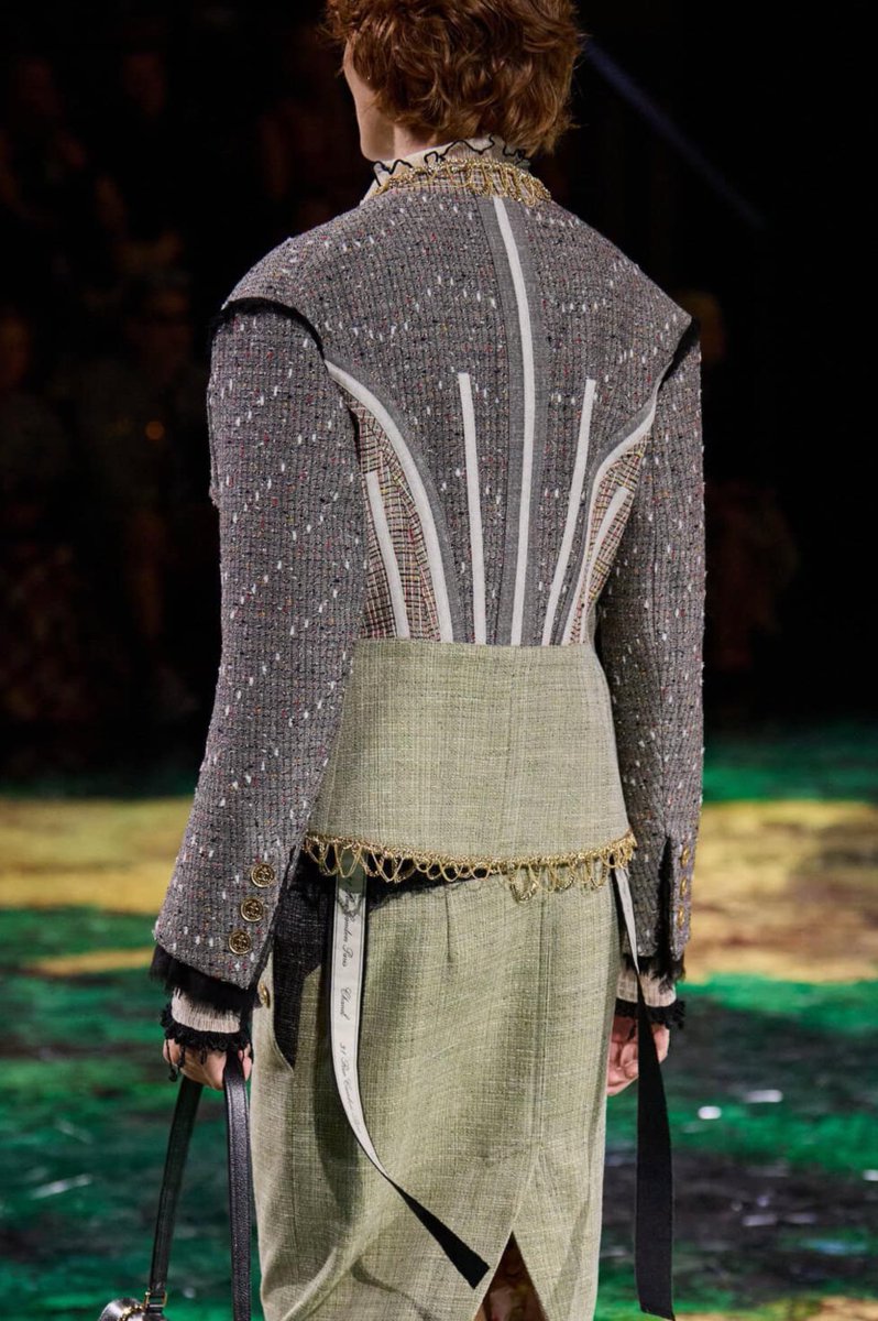dearvotion's tweet photo. One of the defining qualities about Blazy’s work is his penchant for craft signaling. I adore this inside-out situation mimicking the underlying anatomy of tailored outerwear. Surely such approach to deconstruction isn’t isolated, I just wouldn’t expect it at a house like Chanel https://t.co/3EjB0zF3Yg