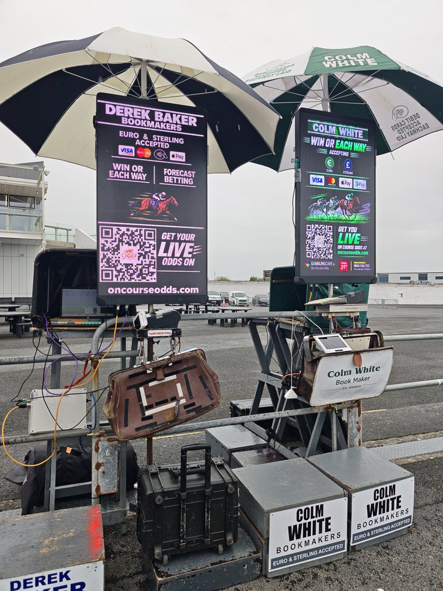 Oncourseodds's tweet photo. 👀 Keep one eye on the horses and one on the market! #DerekBakerBookmaker and @bookieboy123 are on course at @Galway_Races with live prices at https://t.co/J0iTEXSNUE 🏇 @inpbaoc https://t.co/ONK3DHzCPT