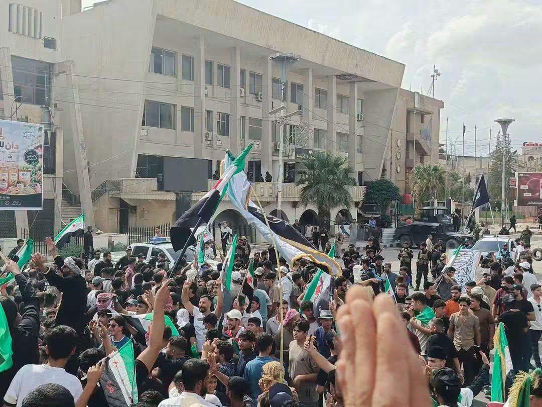 omar_alharir's tweet photo. مع مطالب وحقوق أهلنا بالحسكة حتى تحقيقها بالكامل وتنفيذ كل مطالبهم وفرض سيطرة الدولة على كامل المحافظة ومؤسساتها

#الحسكة
#الحسكة_ليست_وحدها https://t.co/ameJrE2DRX