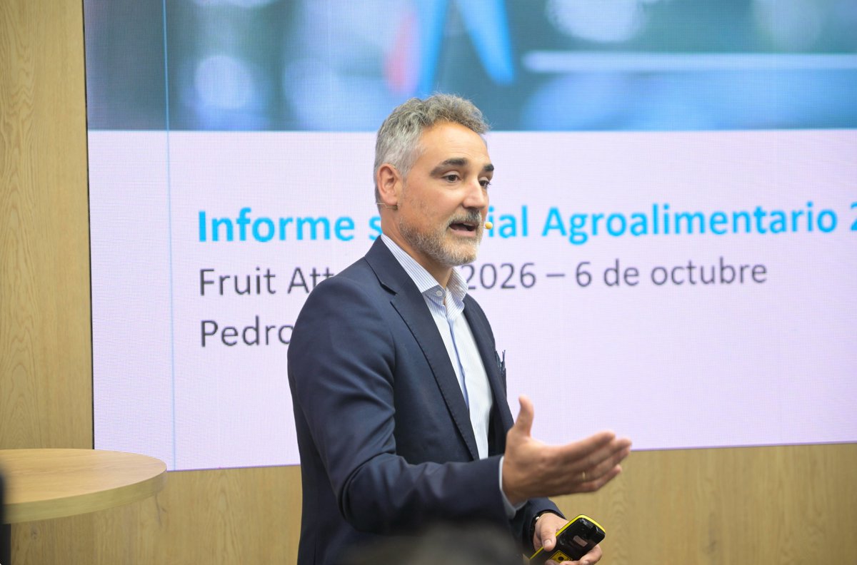 AgroBank_CABK's tweet photo. En @FruitAttraction, Pedro Álvarez, economista de @CABK_Research, presenta el nuevo Informe Sectorial Agroalimentario, que analiza las perspectivas del sector, la inversión, el cooperativismo y la transformación del sector vitivinícola.

Todos los detalles https://t.co/N3VHJQ8WEt https://t.co/2cyLN7h367