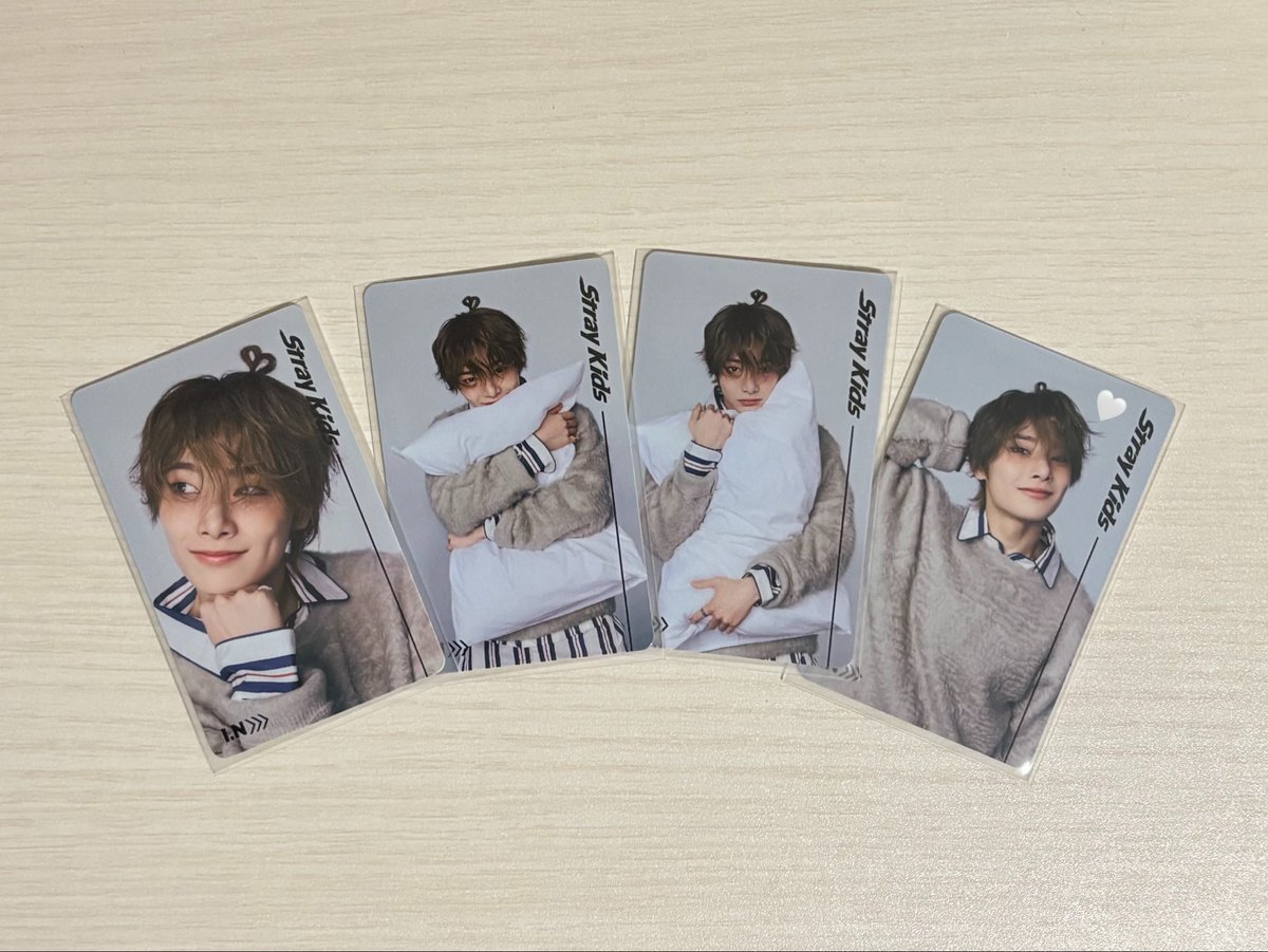 cheesein06's tweet photo. オンライン2枚しか買ってなかったのに
自引きしてコンプ達成したうれしい；； https://t.co/IJOPApaRdp