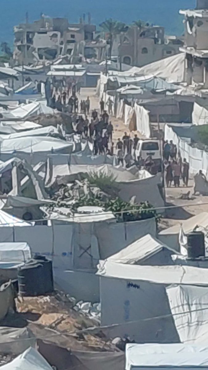 Hakeam's tweet photo. جرحى جراء غارة من مسيرة إسرائيلية استهدفت مجموعة مواطنين في حي تل الهوا جنوبي مدينة غزة https://t.co/wvPyVwJndk