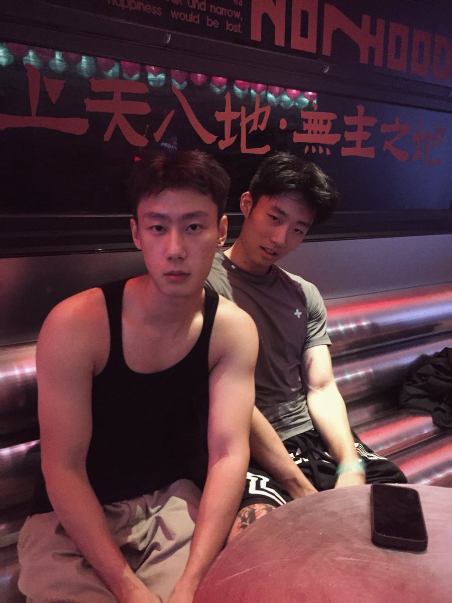 fenen888's tweet photo. 物极必反，人帅必单。 https://t.co/tpy97ILr58