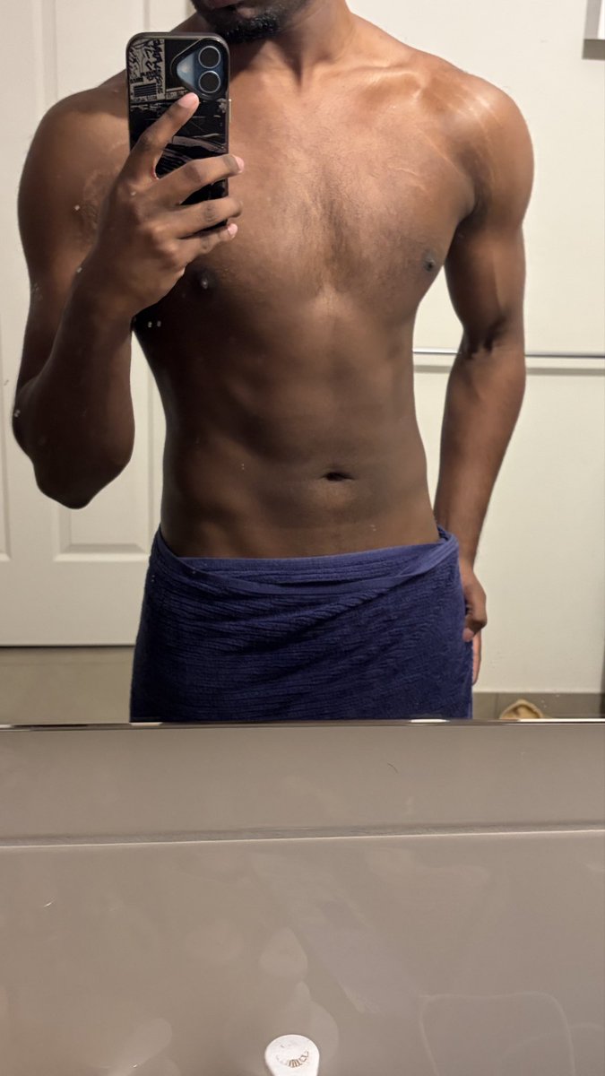 _hydr0_71's tweet photo. tryna get fit for the baddies on here🙏

#nsfwtwt #horny https://t.co/e8UyNWPvt0