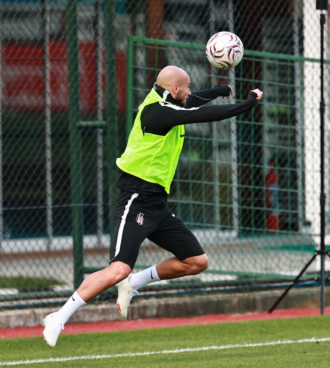 Besiktas's tweet photo. Hazırlıklarımız devam ediyor. 🦅

#BJKvKS https://t.co/MOirwqhBu0