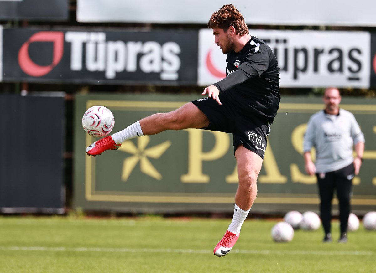Besiktas's tweet photo. Hazırlıklarımız devam ediyor. 🦅

#BJKvKS https://t.co/MOirwqhBu0
