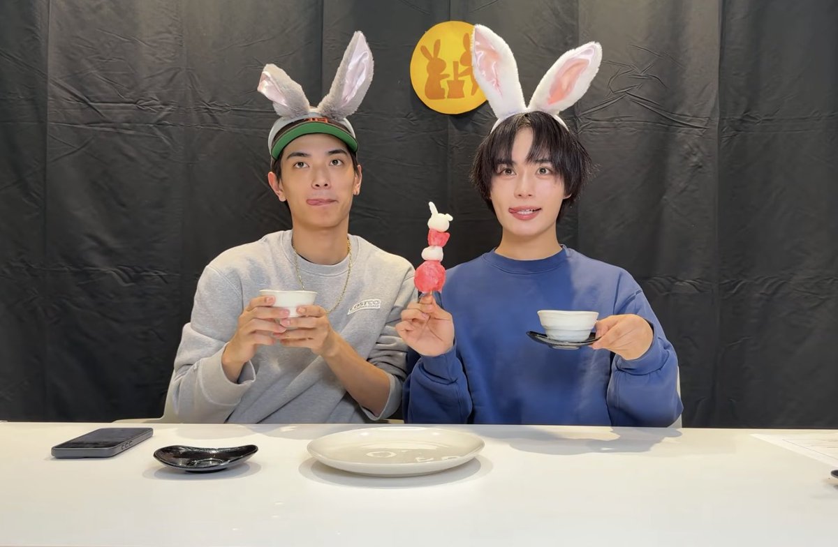 star_ryusekun87's tweet photo. 今日も今日とてだいすきなりゅせくん🧡
コメント読もうと手袋してるのに
触っちゃうとことか可愛すぎたあ🎀⸌̟͂̋⸍̑⸜̑⸝͂

 #きょろりゅちぇお月見生配信  #大西流星  #きょろりゅちぇ https://t.co/SPy8WeAk2D