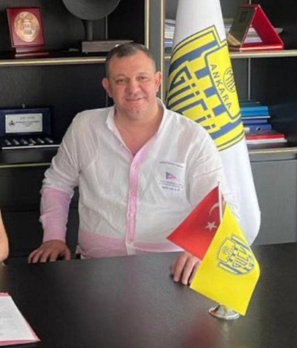 fbsavasciruhu's tweet photo. Ankaragücü’nün yeniden Süper Lig’e dönebilmesi için taraftarlar, İsmail Mert Fırat’ın borçların ödenmesi konusunda adım atmasını bekliyor. https://t.co/0Hx0gqJtRM