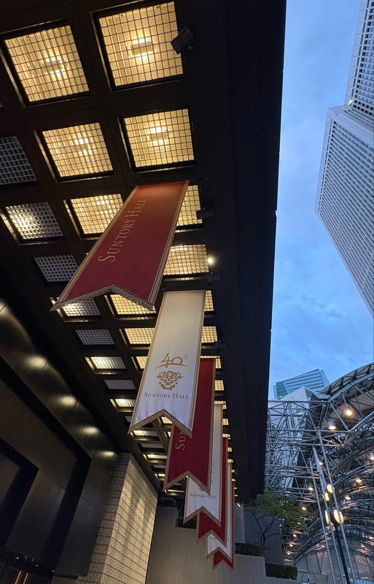 mieee_river's tweet photo. ワイホコン参戦してきました！
ノンス���ップの120分！(MCあり)
これでもかぁーと次から次へと来る
怒涛の21曲👏👏✨
あの曲に始まり終わる…

やっぱめぐさんの歌声大好きー♡
パンフ買った方がいいです！
(結構並んだけど💦)
ワイホご本人と席近でドキドキ🫢

#ワイルドホーン日本初演25thコンサート https://t.co/B7c87gZ3id