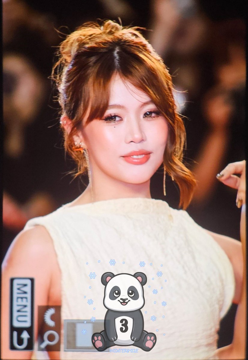 WinterSmile_3's tweet photo. 261006 BINI AT FMA RED CARPET 

#BINI #MALOI #JHOANNA
#FilipinoMusicAwards #FMAs https://t.co/rBNfdD7yy4