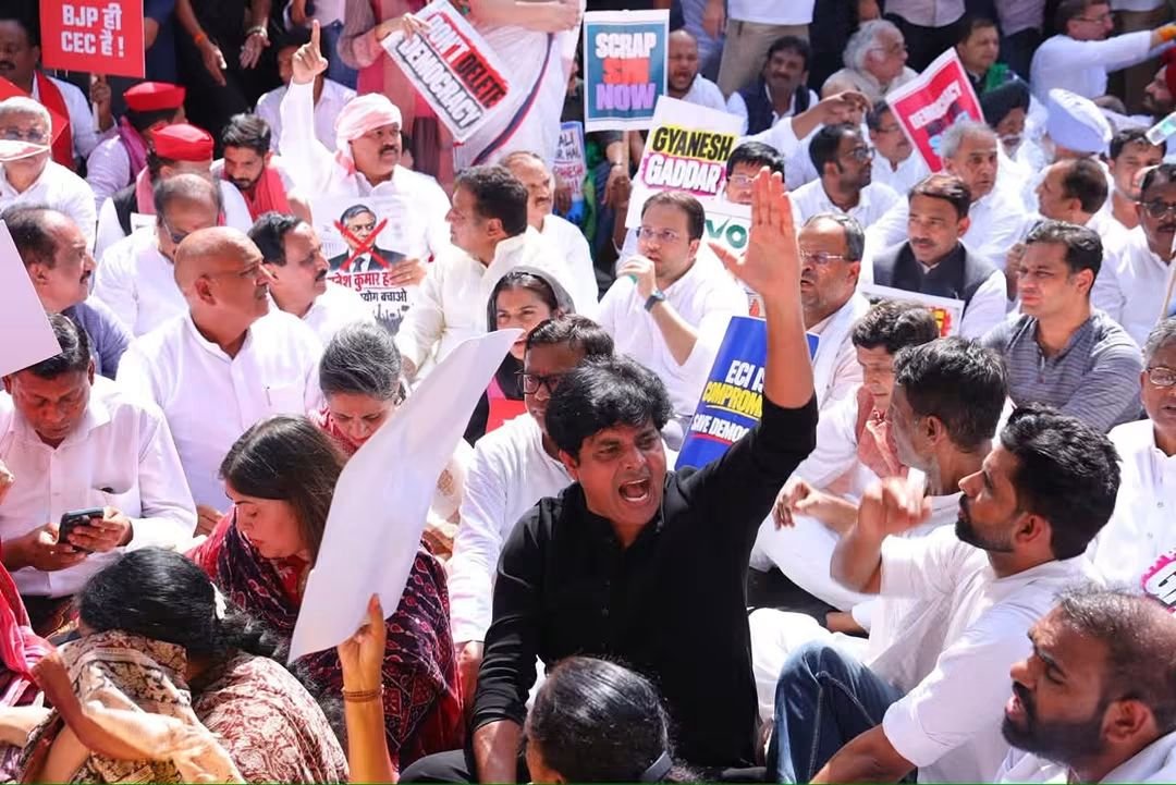 rizwan_perwez's tweet photo. लोकतंत्र के लुटेरों तुम्हे जाना तो होगा ! 
Gyanesh Its Done Bro ! 
Resign immediately ✊🏻

📍New Delhi 
#RahulGandhi #ImranPratapgarhi https://t.co/DSbgNZONMT