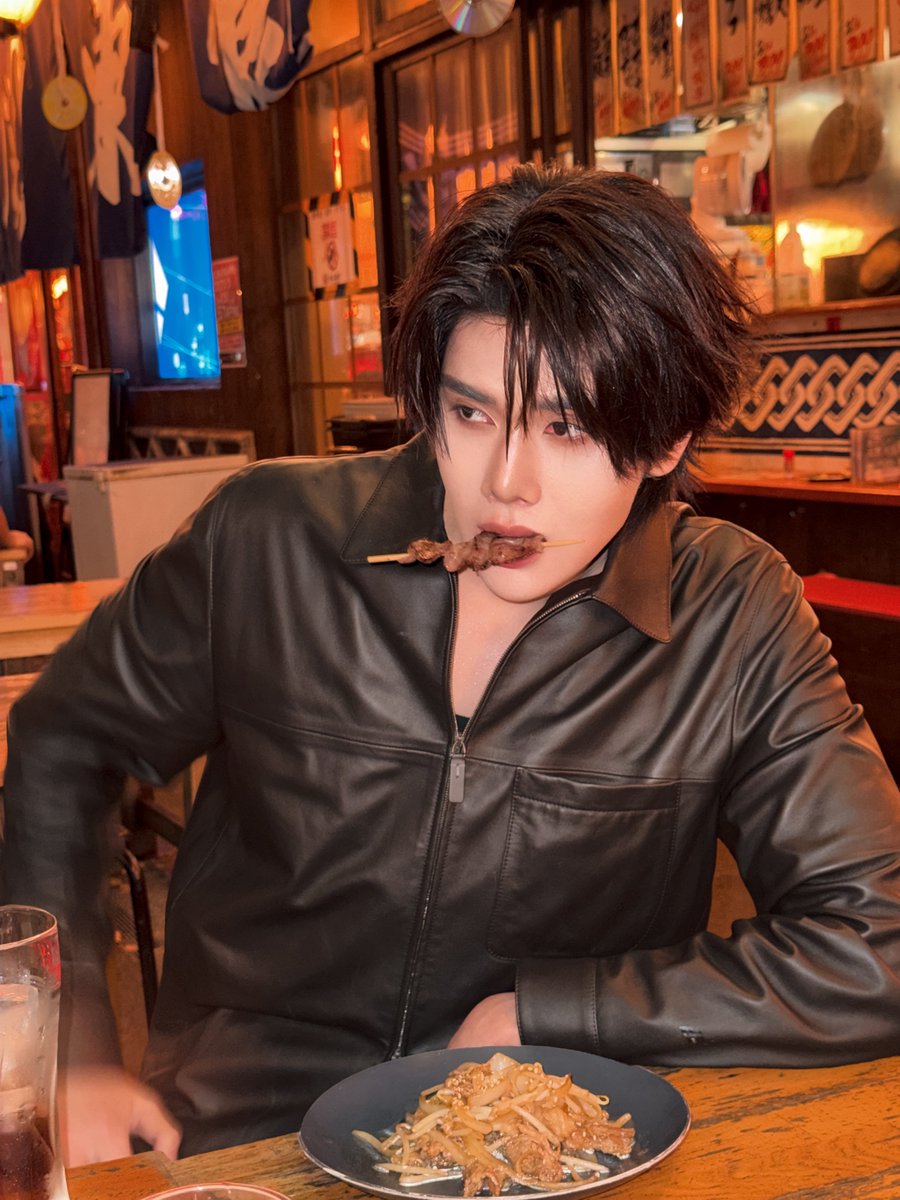 dunknatachai's tweet photo. with you, for as long as you want 🖤 https://t.co/MUibLaNLib