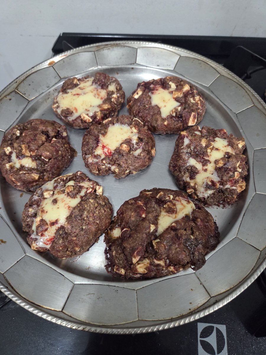 ninicolleS2's tweet photo. Cookies feitos com minha bb💕💕💕
Ficou feio?muito
Ficou gostoso?muito também!!! https://t.co/TwE9WagMJs