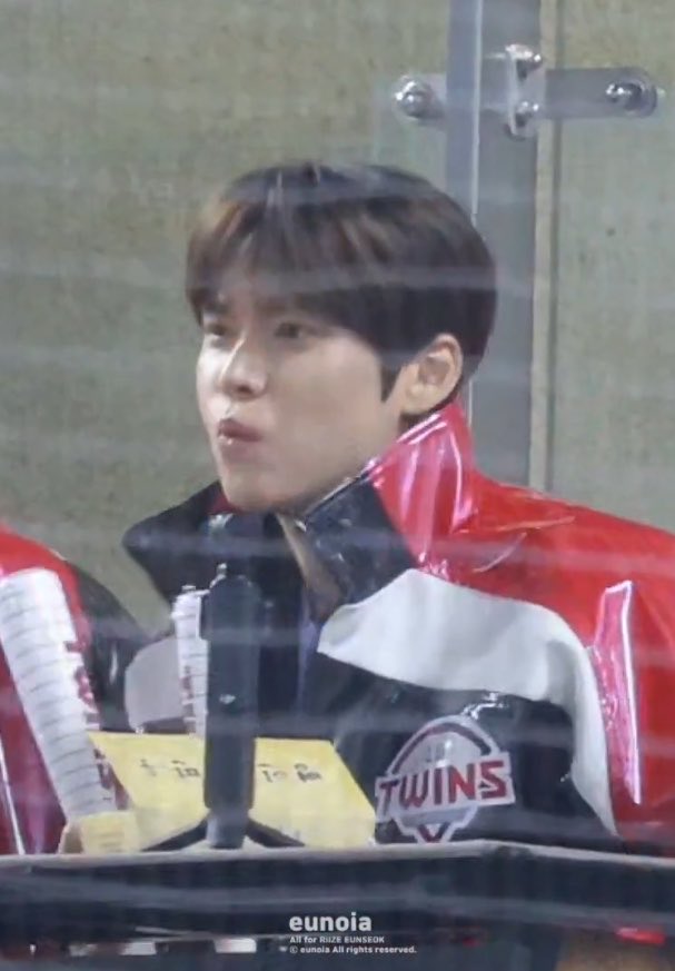 eunseokcloud's tweet photo. eunseok’s clip popped up on my tl and that man is either EATING or POUTING😭😭 https://t.co/HH8S5vxcrm