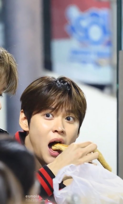 eunseokcloud's tweet photo. eunseok’s clip popped up on my tl and that man is either EATING or POUTING😭😭 https://t.co/HH8S5vxcrm