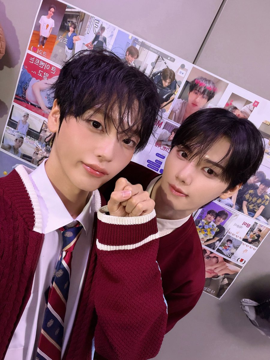 greengreen1225's tweet photo. 뒤에 <연애의 조건> 포스터 뭘까 
ㄷ ㅓ쇼도 들렘을 하는 걸까
어떻게 알았지 들렘 연애하는 거💙💚 https://t.co/NtRWMKpKxI