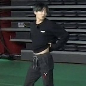 puppykoos's tweet photo. a new addition of jungkook standing like a pregnant woman just dropped https://t.co/Sn4tfLuapW
